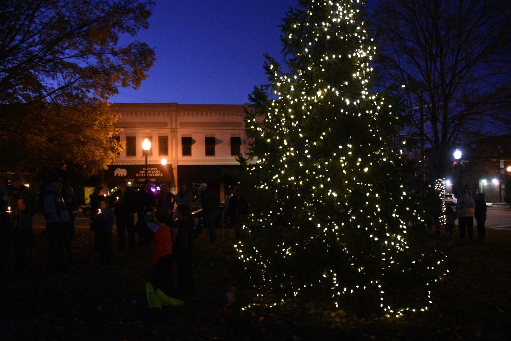 tree lighting 11-2019 296 (1024x683).jpg